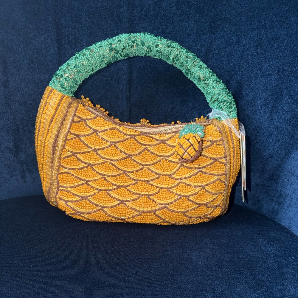 NWT!! 🍍🍍Handcrafted Beaded Pineapple Bag - Yellow and Green